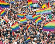 El movimiento LGBT ha sido usado para que olvidáramos la desigualdad social: AMLO